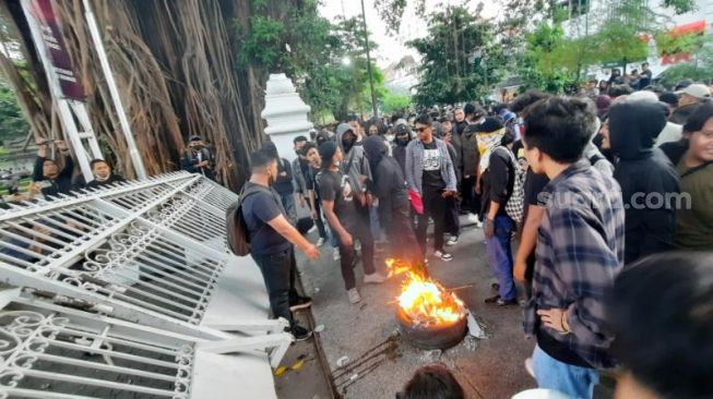 Gerbang DPRD DIY Sempat Dirobohkan Massa Aksi, Sekwan: Masih Wajarlah