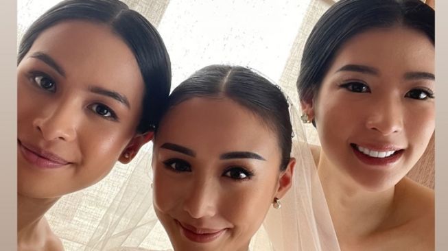 Potret Maudy Ayunda Jadi Bridesmaid (instagram/@patdavina)