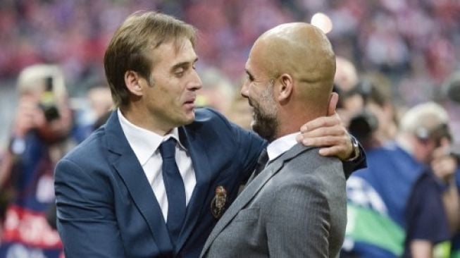 Julen Lopetegui dan Josep Guardiola terlihat sangat akrab usai pertandingan Bayern Munich vs FC Porto pada 2015. [AFP]