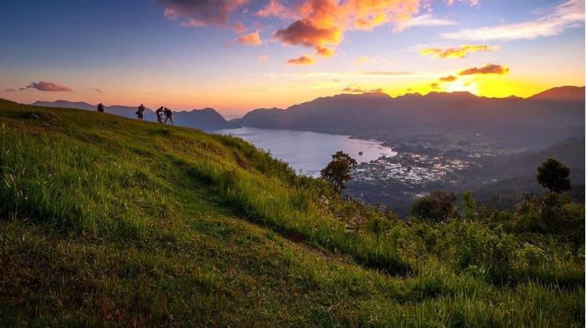 Puncak Lawang, Spot Paralayang Terkenal Layaknya Negeri di Atas Awan