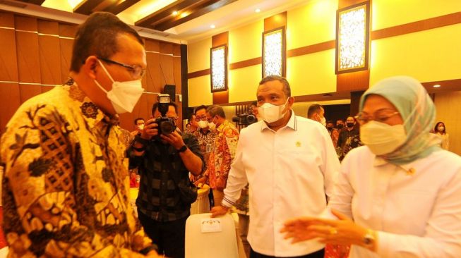 Direktur Utama PT Bank Tabungan Negara (Persero) Tbk, Haru Koesmahargyo dan Menaker, Ida Fauziyah. (Dok: BTN)