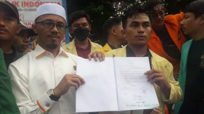 Temui Mahasiswa Demo Protes BBM Naik, Wakil Ketua DPRD Sumbar: Kami Setuju Menolak Kenaikan Harga BBM