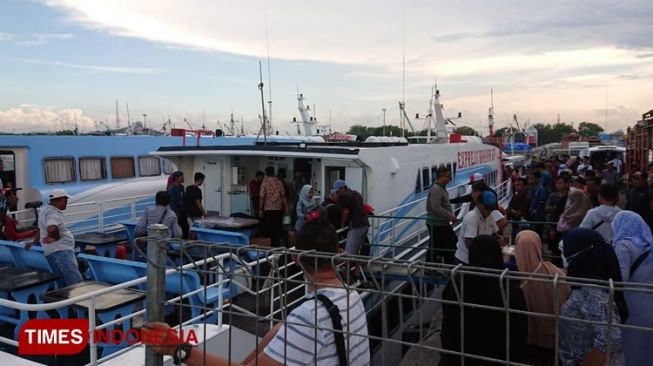 Tiket Kapal Gresik - Pulau Bawean Naik, Imbas Harga BBM