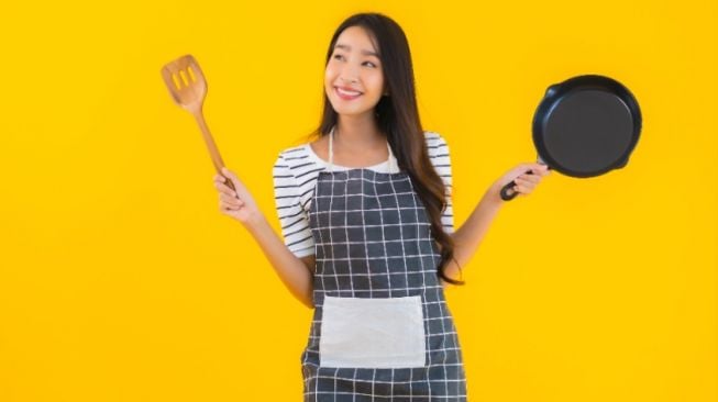 Gemar Memasak? 6 Ide Bisnis Rumahan ini Bisa Kamu Coba!