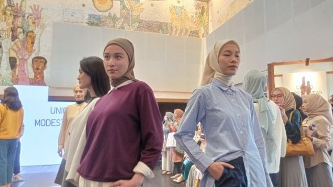 Kolaborasi Ayudia Chaerani dan Feby Putri dengan Uniqlo. (Dok. Fajar/Suara.com)