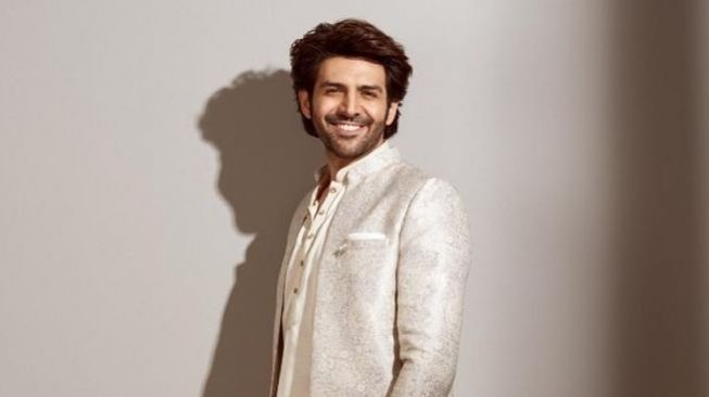 Artis Bollywood Naksir Seleb yang Sudah Menikah (Instagram/@kartikaaryan)