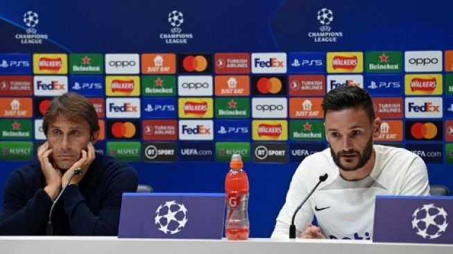 Manajer Tottenham Hotspur Antonio Conte berbicara pada sesi konferensi pers jelang pertandingan Grup D Liga Champions menghadapi Marseille di Tottenham Hotspur Football Club Training Ground, London, Selasa (6/9/2022). [AFP]