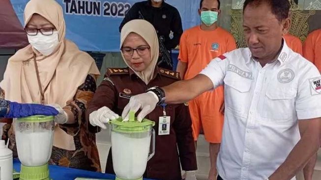 BNNP Aceh Musnahkan 2 Kg Sabu dengan Blender