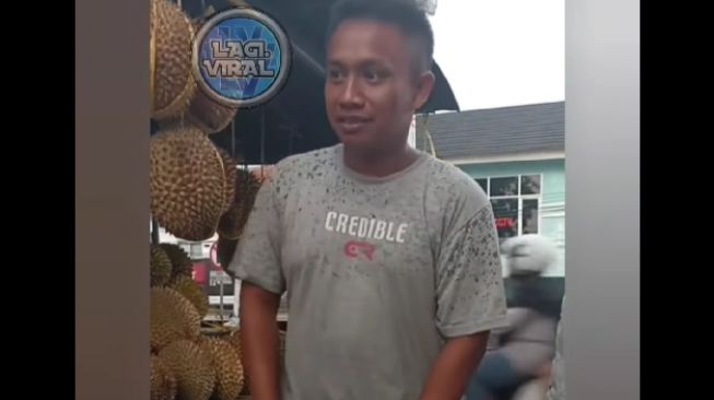 Viral Pedagang Durian yang Punya Wajah Mirip Ferdy Sambo, Publik: Muka Boleh Mirip, Kelakuan Jangan