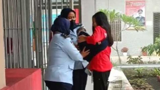 Napi Wanita Urus Bayi Dalam Penjara, Publik: Kak Seto Sahabat Anak Jenderal