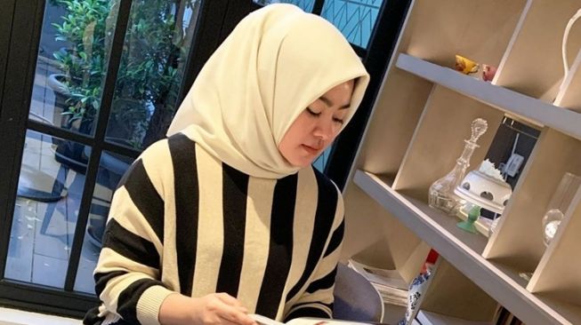 Potret Sherrin Tharia Mantan Istri Zumi Zola (instagram/@stharia)