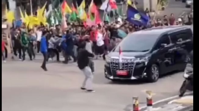 Mobilnya Sempat Dicegat Demonstran, Wapres Maruf Amin: Jangan Anarkistis!