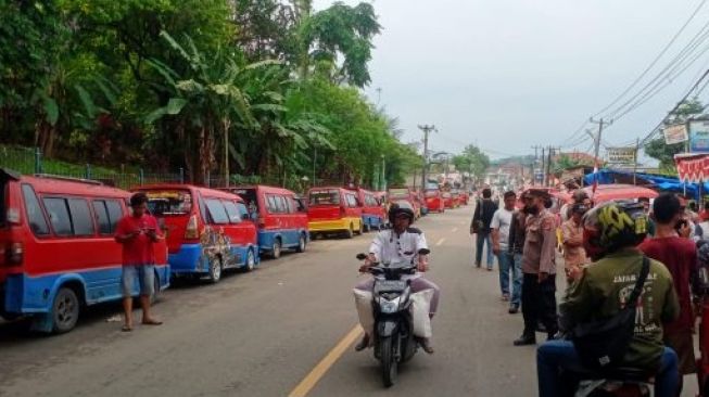 Sopir Angkot di Lebak Desak Dishub Sesuaikan Tarif Pasca Kenaikan Harga BBM Bersubsidi