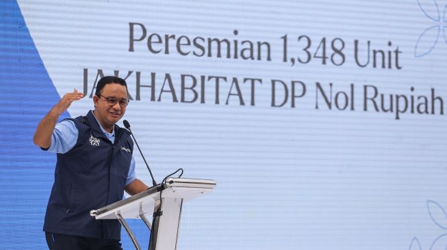 Gubernur DKI Jakarta Anies Baswedan menyampaikan sambutan saat peresmian rumah DP nol rupiah di Cilangkap, Jakarta Timur, Kamis (8/9/2022). (ANTARA FOTO/Asprilla Dwi Adha/hp).