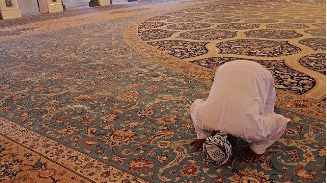 Tata Cara Sujud Tilawah Lengkap Dengan Bacaan Latin Dan Artinya