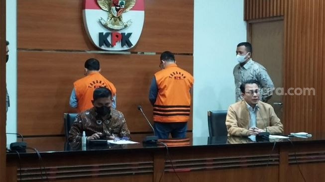 KPK Tetapkan Tiga Tersangka Penyuap Bupati Mamberamo Tengah Ricky Ham Pagawak