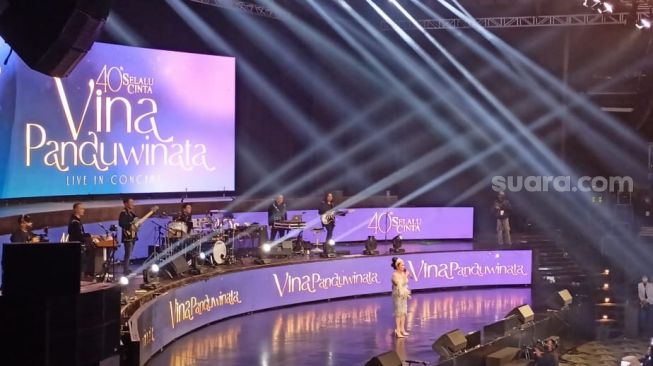 Vina Panduwinata gelar konser 40 tahun Berkarya di Balai Sarbini, Jakarta Selatan pada Jumat (9/9/2022) [Suara.com/Rena Pangesti]