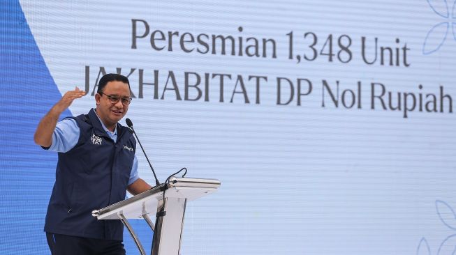Gubernur DKI Jakarta Anies Baswedan menyampaikan sambutan saat peresmian rumah DP nol rupiah di Cilangkap, Jakarta Timur, Kamis (8/9/2022). [ANTARA FOTO/Asprilla Dwi Adha]