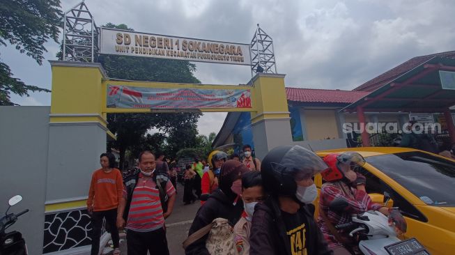 Dugaan Keracunan Minuman Teh Kemasan, Ratusan Murid SDN 1 Sokanegara Purwokerto Alami Gejala Pusing dan Muntah