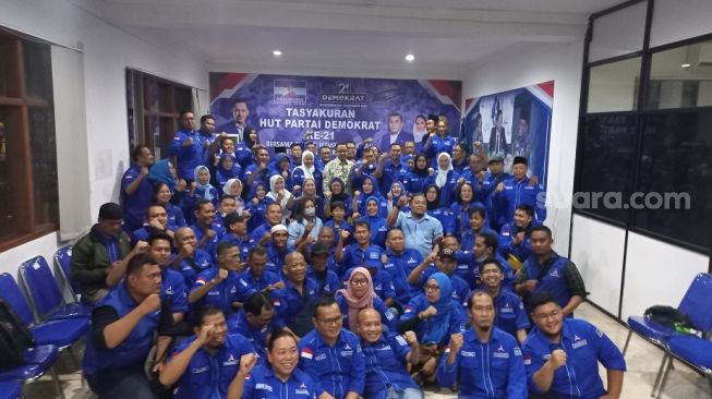Gubernur DKI Jakarta Anies Baswedan di kantor DPD Demokrat DKI Jakarta. (Suara.com/Fakhri Fuadi)