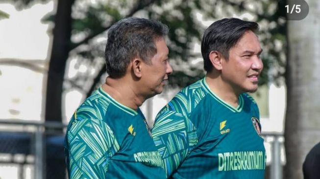 Mantan Wadirkrimum Polda Metro Jaya AKPB Jerry Siagian (kanan). (tangkapan layar/instagram)