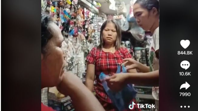 Terciduk Curi Jepitan Rambut, Wanita Baju Merah Melongo Lihat Aksinya Terekam Kamera