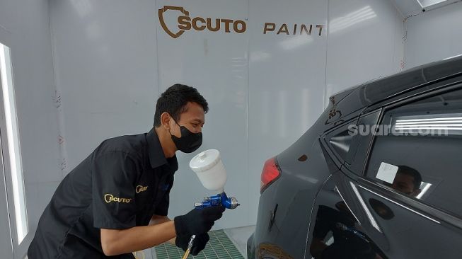 Scuto Paint menjadi solusi bagi konsumen yang menginginkan kendaraannya tampil layaknya baru seperti cat kualitas standar pabrikan (OEM) [Suara.com/Manuel Jeghesta Nainggolan].