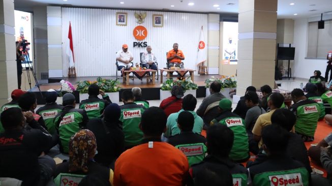 Driver Ojol Datangi Kantor DPP PKS, Titip Aspirasi Keberatan Kenaikan BBM