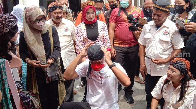 Apresiasi Festival Blangkon Solo, Ganjar Pranowo: Ternyata Bisa Menunjukkan Umur dan Jabatan
