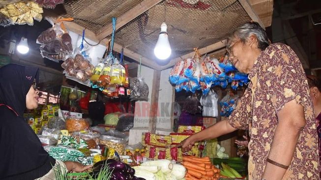 Bupati Sintang Jarot Winarno Sidak Pasar, Pesannya: Tidak Melakukan Penimbunan