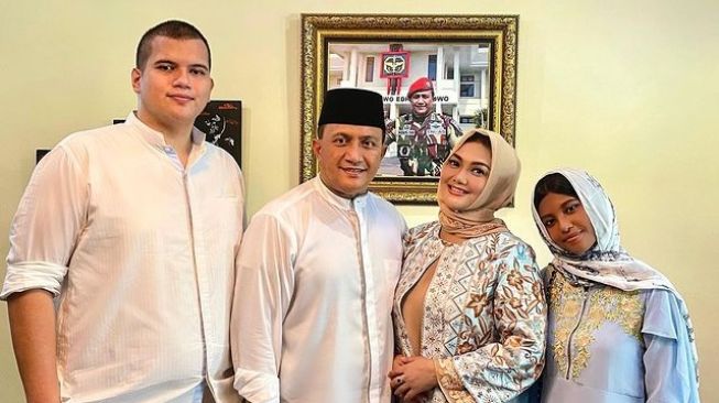 Potret Harmonis Bella Saphira dan Suami TNI(Instagram/@belasaphiraofficial)