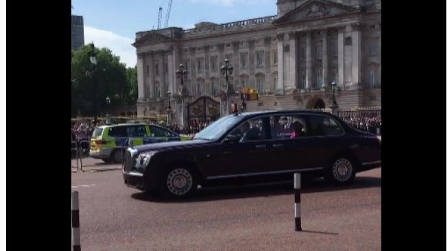 Turut Berduka, Chef Juna Bagikan Momen Bertemu Ratu Elizabeth II