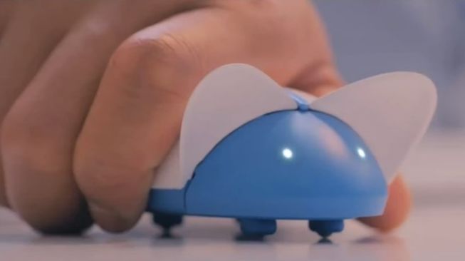 Tampilan depan Samsung Balance Mouse. (YouTube / Cre8tive Now)