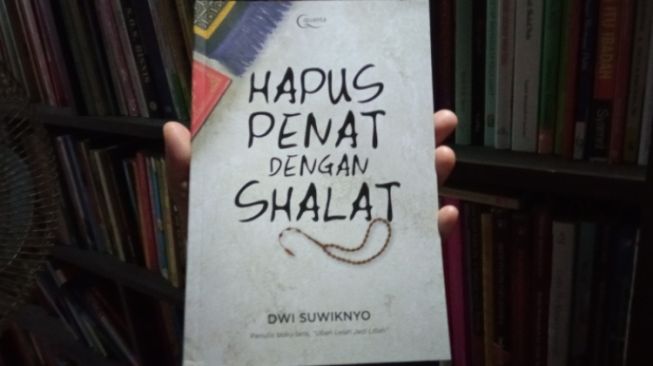 Ulasan Buku Hapus Penat dengan Shalat, Bukan Sekadar Ibadah Wajib