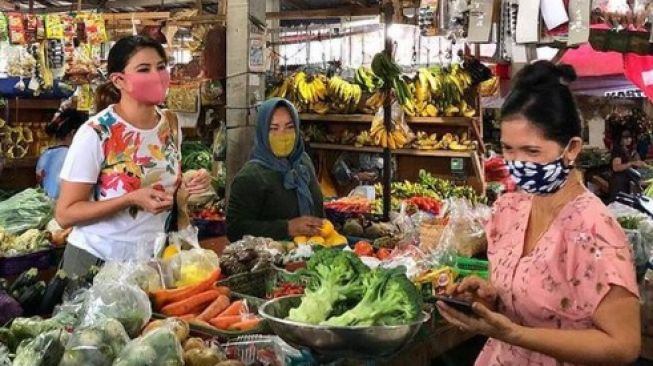  Momen Tamara Bleszynski Belanja di Pasar Tradisional (Instagram/tamarableszynskiofficial)