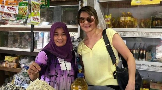  Momen Tamara Bleszynski Belanja di Pasar Tradisional (Instagram/tamarableszynskiofficial)