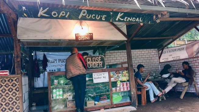 Kisah Kopi Pucue Kendal, Warung yang Punya PLTMH dan Tak Pernah Mengandalkan Pasokan Listrik dari PLN