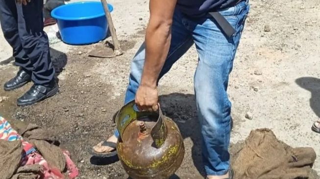 Semburan Api Gas 3 Kg Bikin Panik Warga Padang Sidimpuan