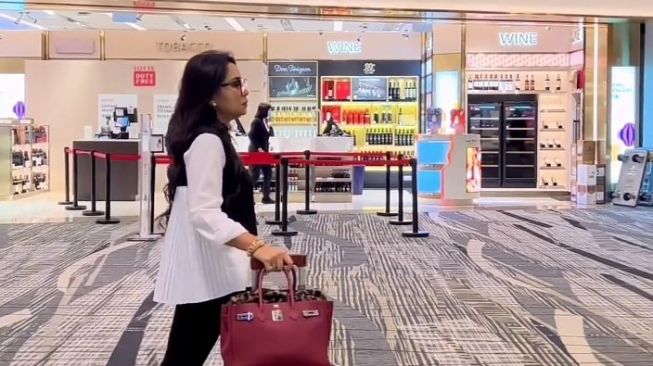 Potret Mayangsari liburan di Swiss (instagram/@mayangsari_official)