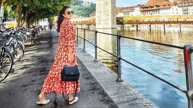 Potret Mayangsari liburan di Swiss (instagram/@mayangsari_official)