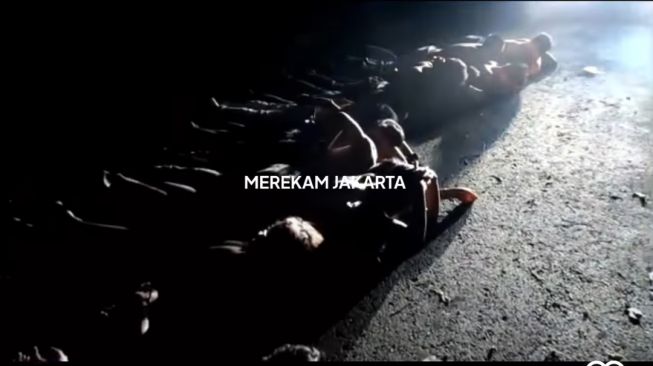 Polres Metro Jakarta Selatan menangkap puluhan remaja saat hendak melakukan aksi tawuran di kawasan Pondok Indah, Kebayoran Lama. Peristiwa penangkapan ini terekam kamera hingga videonya viral di media sosial. (tangkap layar)