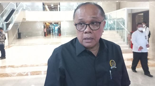 Wakil Ketua Komisi II DPR RI, Junimart Girsang (Suara.com/Bagaskara)