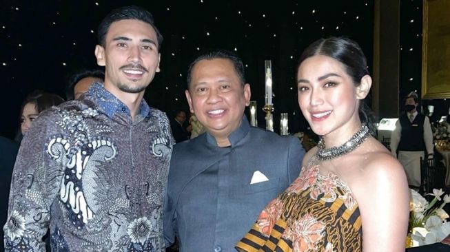 Gaya artis di pesta ultah Ketua MPR Bambang Soesatyo (Instagram/@v.andrianto)