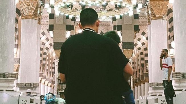 Potret Citra Kirana Berangkat Umroh (Instagram/@thereal_rezkyadhitya)