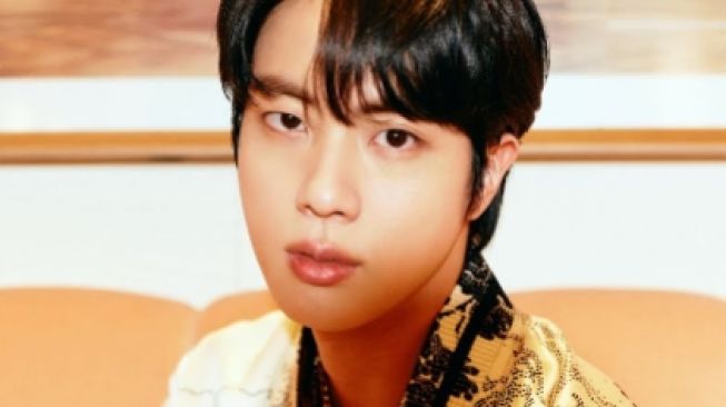 Berangkat ke Los Angeles, Jin BTS Diduga Tengah Persiapkan Debut Album Solo