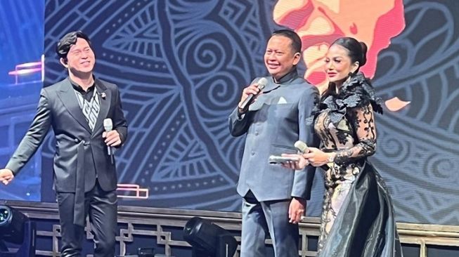 Gaya artis di pesta ultah Ketua MPR Bambang Soesatyo (Instagram/@mrsayudewi)