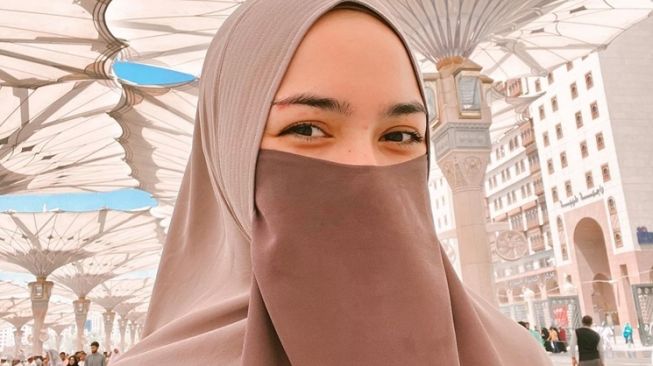 Potret Citra Kirana Berangkat Umroh (Instagram/@citraciki)