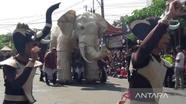 Meriahnya Ribuan Warga Borobudur Ikuti Kirab Budaya G20, Naga hingga Gajah Turun ke Jalan