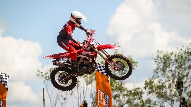 Mantap! Duo Pembalap Honda Bawa Pulang Podium di Ajang IndoMX National Championship Sulawesi Selatan