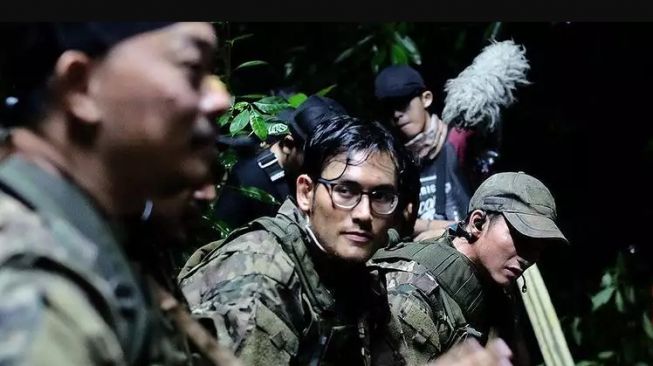 Potret Artis Pria Pakai Seragam TNI (Instagram/foxtrotsixmovie)